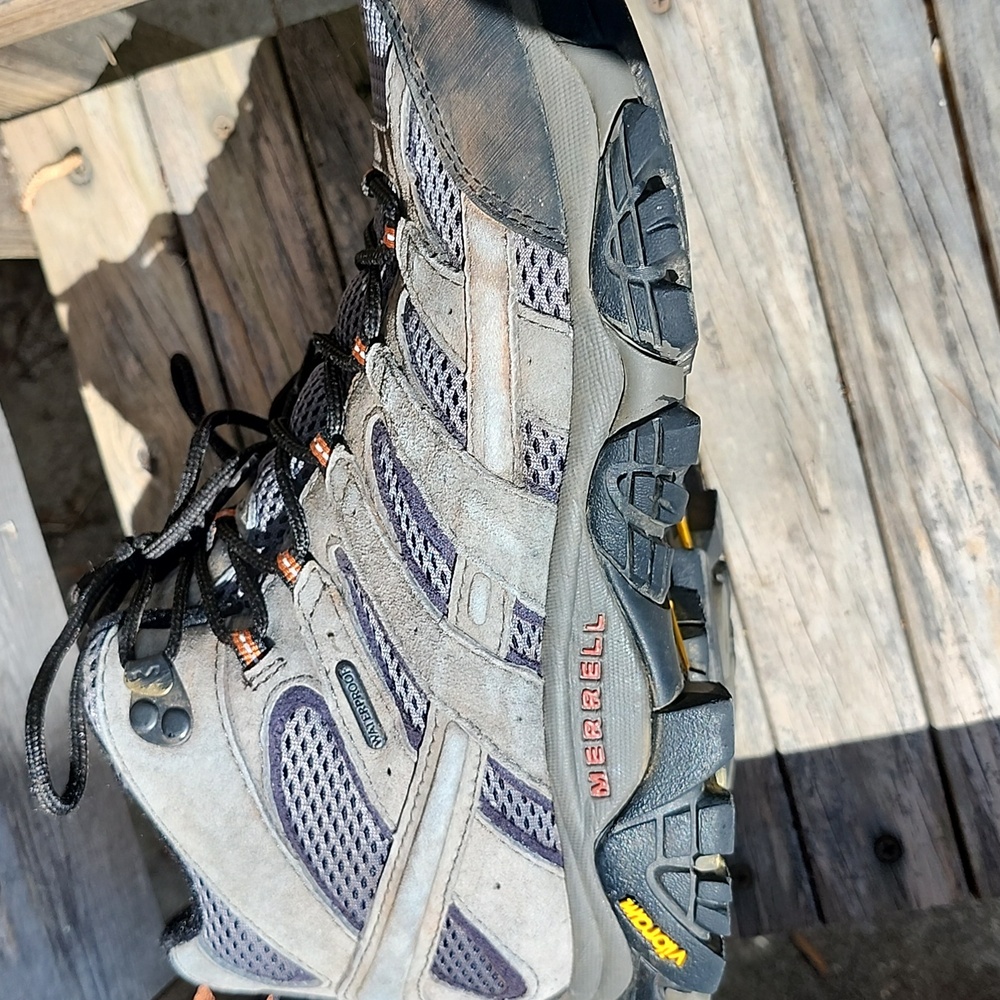 Men's Hiking Shoes - Picture 2 of 5